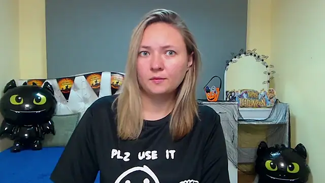 Snapshot of SallyVerda chatting on 10/23/25, 05:23 SallyVerda online show from 10/23/25, 05:23