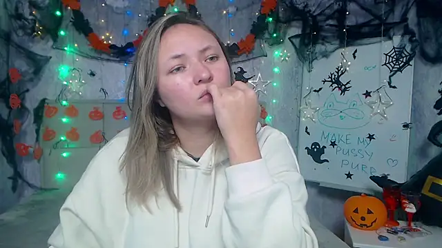 Snapshot of SallyVerda chatting on 11/04/25, 06:40 SallyVerda online show from 11/04/25, 06:40