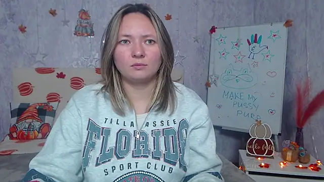 Snapshot of SallyVerda chatting on 11/19/25, 06:41 SallyVerda online show from 11/19/25, 06:41