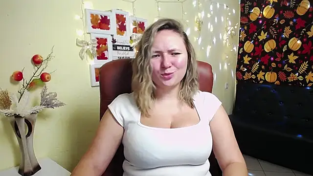 Snapshot of SallyVerda chatting on 11/25/25, 07:14 SallyVerda online show from 11/25/25, 07:14