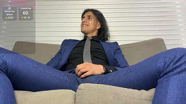 Snapshot of Tom_blunt96 chatting on 01/19/25, 09:02 Tom blunt96 online show from 01/19/25, 09:02