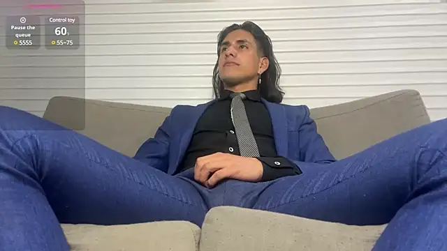 Snapshot of Tom_blunt96 chatting on 01/21/25, 02:22 Tom blunt96 online show from 01/21/25, 02:22