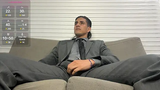 Snapshot of Tom_blunt96 chatting on 01/28/25, 03:47 Tom blunt96 online show from 01/28/25, 03:47