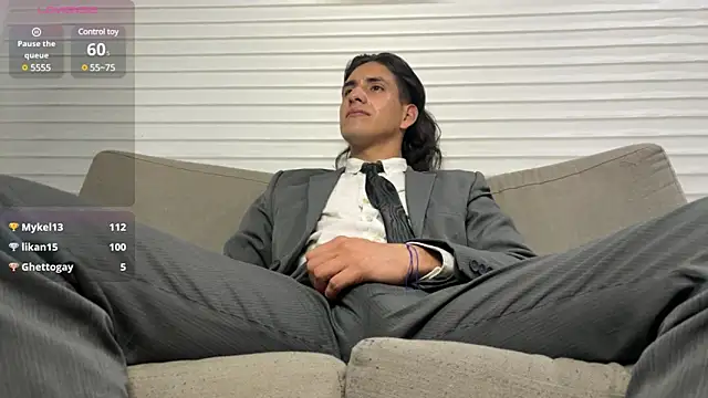 Snapshot of Tom_blunt96 chatting on 01/30/25, 06:13 Tom blunt96 online show from 01/30/25, 06:13