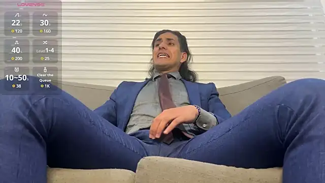 Snapshot of Tom_blunt96 chatting on 01/31/25, 10:31 Tom blunt96 online show from 01/31/25, 10:31