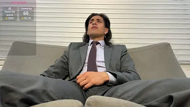 Snapshot of Tom_blunt96 chatting on 02/03/25, 03:31 Tom blunt96 online show from 02/03/25, 03:31