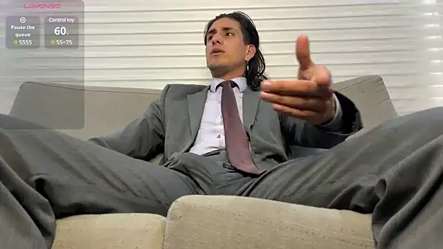 Snapshot of Tom_blunt96 chatting on 02/05/25, 07:20 Tom blunt96 online show from 02/05/25, 07:20