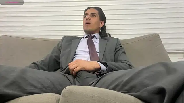 Snapshot of Tom_blunt96 chatting on 02/05/25, 10:44 Tom blunt96 online show from 02/05/25, 10:44