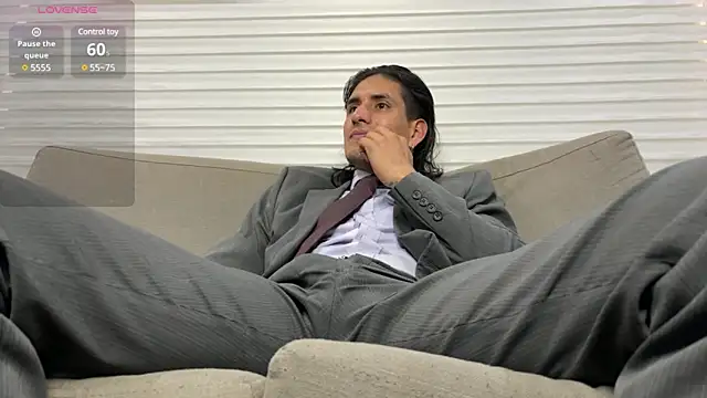 Snapshot of Tom_blunt96 chatting on 02/06/25, 12:16 Tom blunt96 online show from 02/06/25, 12:16