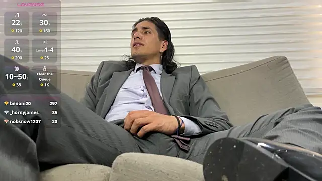 Snapshot of Tom_blunt96 chatting on 02/06/25, 03:20 Tom blunt96 online show from 02/06/25, 03:20