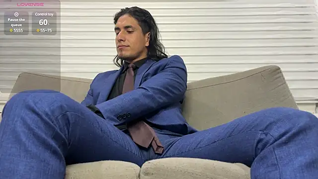 Snapshot of Tom_blunt96 chatting on 02/11/25, 02:25 Tom blunt96 online show from 02/11/25, 02:25