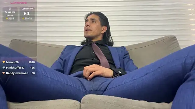 Snapshot of Tom_blunt96 chatting on 02/11/25, 02:46 Tom blunt96 online show from 02/11/25, 02:46