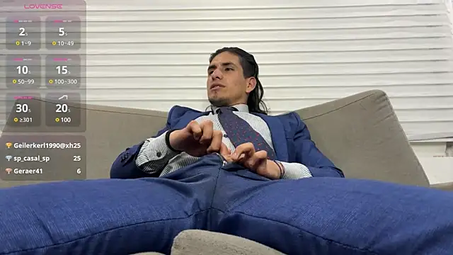 Snapshot of Tom_blunt96 chatting on 02/13/25, 05:48 Tom blunt96 online show from 02/13/25, 05:48