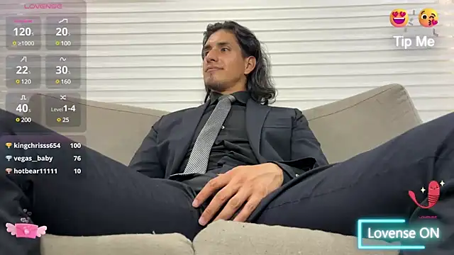 Snapshot of Tom_blunt96 chatting on 02/14/25, 08:37 Tom blunt96 online show from 02/14/25, 08:37