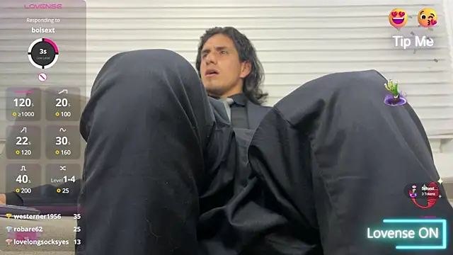 Snapshot of Tom_blunt96 chatting on 02/15/25, 02:47 Tom blunt96 online show from 02/15/25, 02:47