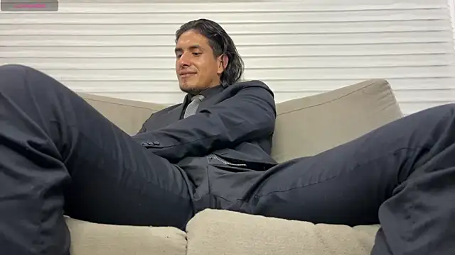 Snapshot of Tom_blunt96 chatting on 02/15/25, 07:16 Tom blunt96 online show from 02/15/25, 07:16