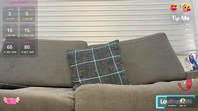 Snapshot of Tom_blunt96 chatting on 02/15/25, 08:22 Tom blunt96 online show from 02/15/25, 08:22