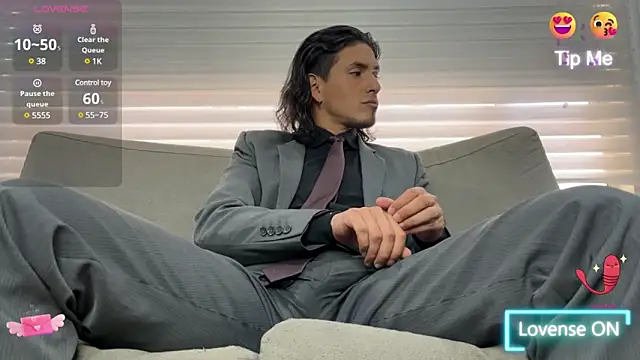 Snapshot of Tom_blunt96 chatting on 02/16/25, 05:59 Tom blunt96 online show from 02/16/25, 05:59