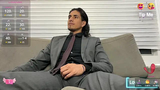 Snapshot of Tom_blunt96 chatting on 02/17/25, 04:20 Tom blunt96 online show from 02/17/25, 04:20