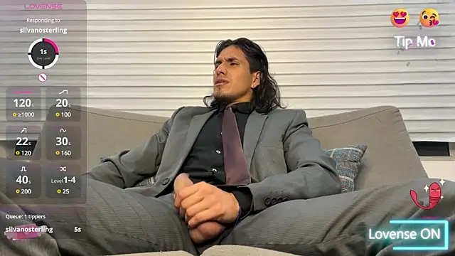 Snapshot of Tom_blunt96 chatting on 02/18/25, 02:27 Tom blunt96 online show from 02/18/25, 02:27