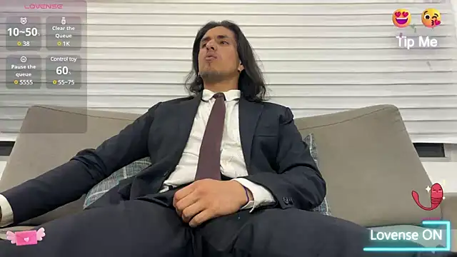 Snapshot of Tom_blunt96 chatting on 02/19/25, 06:00 Tom blunt96 online show from 02/19/25, 06:00