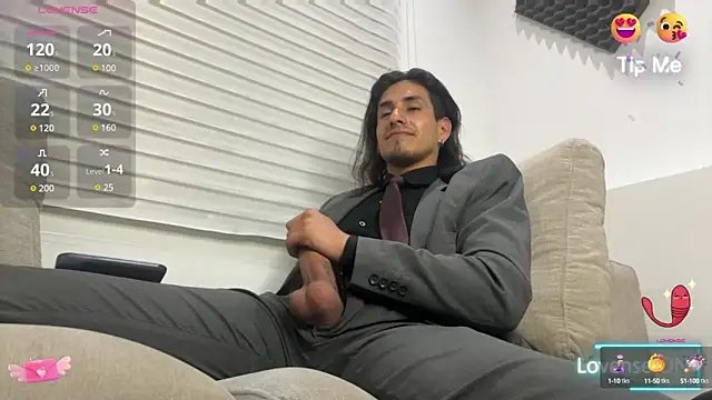 Snapshot of Tom_blunt96 chatting on 02/20/25, 08:39 Tom blunt96 online show from 02/20/25, 08:39