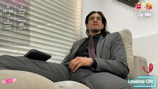 Snapshot of Tom_blunt96 chatting on 02/21/25, 04:59 Tom blunt96 online show from 02/21/25, 04:59