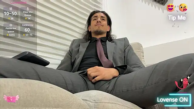 Snapshot of Tom_blunt96 chatting on 02/24/25, 05:00 Tom blunt96 online show from 02/24/25, 05:00