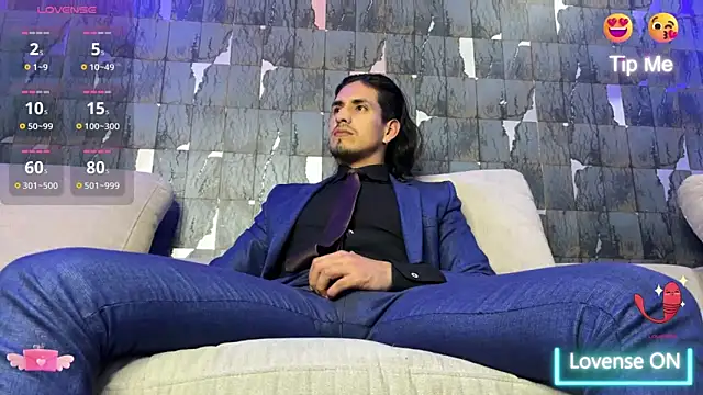 Snapshot of Tom_blunt96 chatting on 02/28/25, 05:26 Tom blunt96 online show from 02/28/25, 05:26