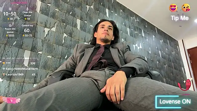 Snapshot of Tom_blunt96 chatting on 03/03/25, 12:05 Tom blunt96 online show from 03/03/25, 12:05