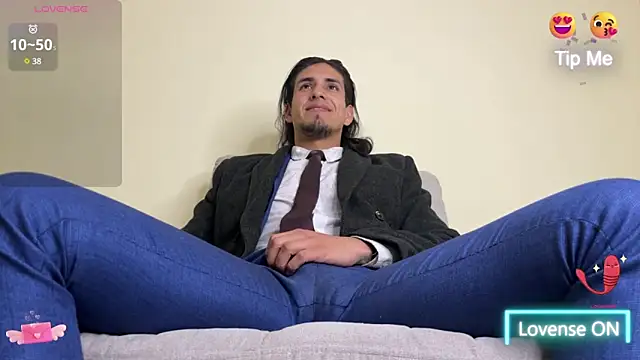 Snapshot of Tom_blunt96 chatting on 03/08/25, 11:58 Tom blunt96 online show from 03/08/25, 11:58