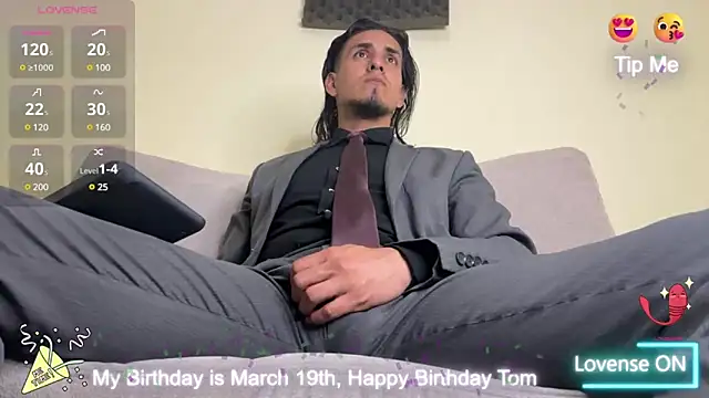 Snapshot of Tom_blunt96 chatting on 03/20/25, 12:51 Tom blunt96 online show from 03/20/25, 12:51