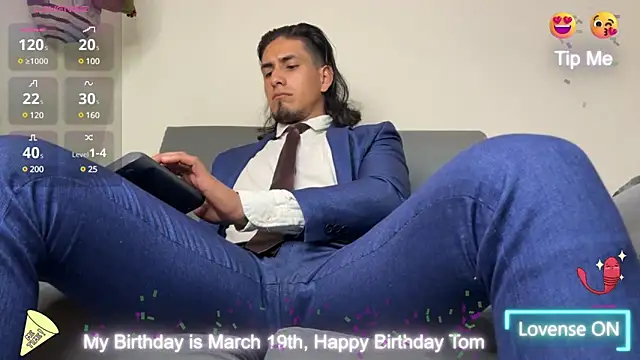 Snapshot of Tom_blunt96 chatting on 03/22/25, 06:36 Tom blunt96 online show from 03/22/25, 06:36