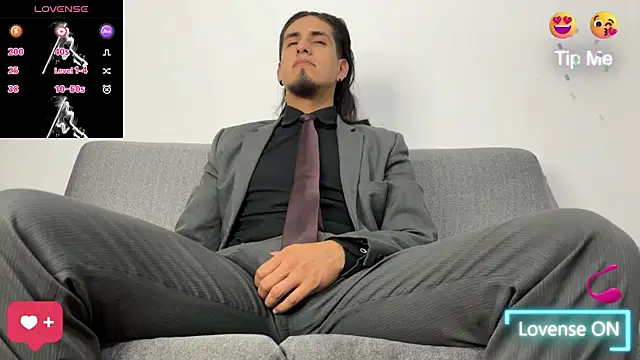 Snapshot of Tom_blunt96 chatting on 09/11/25, 07:08 Tom blunt96 online show from 09/11/25, 07:08