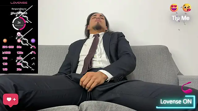 Snapshot of Tom_blunt96 chatting on 09/15/25, 08:31 Tom blunt96 online show from 09/15/25, 08:31