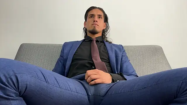 Snapshot of Tom_blunt96 chatting on 09/24/25, 06:00 Tom blunt96 online show from 09/24/25, 06:00