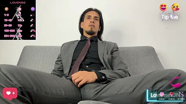 Snapshot of Tom_blunt96 chatting on 09/27/25, 09:31 Tom blunt96 online show from 09/27/25, 09:31