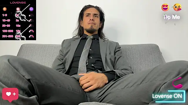 Snapshot of Tom_blunt96 chatting on 10/11/25, 11:25 Tom blunt96 online show from 10/11/25, 11:25