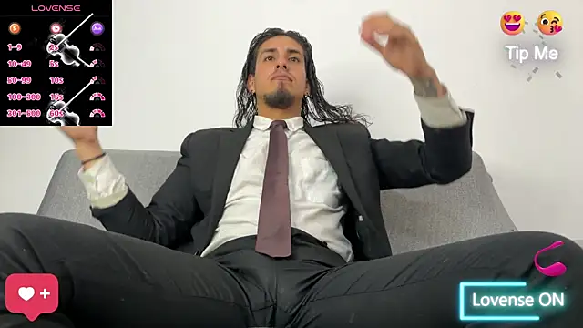 Snapshot of Tom_blunt96 chatting on 10/14/25, 06:09 Tom blunt96 online show from 10/14/25, 06:09