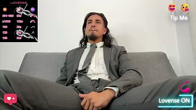 Snapshot of Tom_blunt96 chatting on 10/20/25, 02:50 Tom blunt96 online show from 10/20/25, 02:50