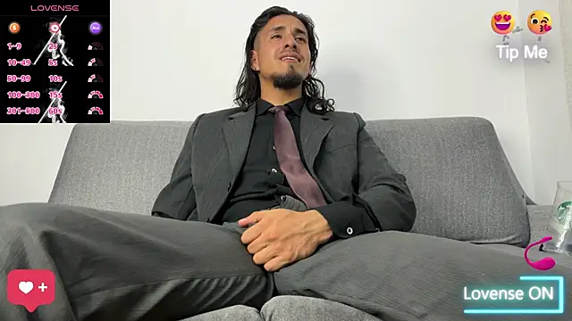 Snapshot of Tom_blunt96 chatting on 10/21/25, 02:56 Tom blunt96 online show from 10/21/25, 02:56