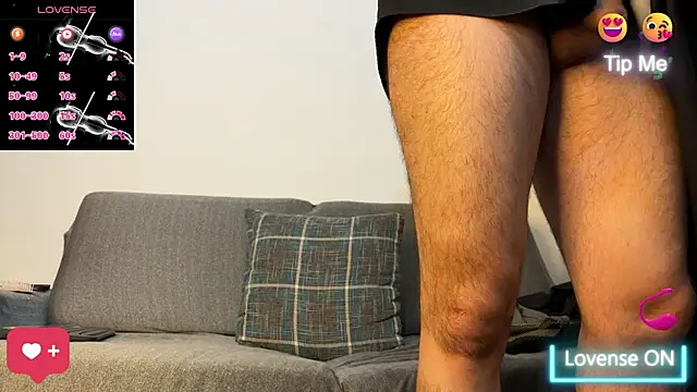 Snapshot of Tom_blunt96 chatting on 10/26/25, 03:01 Tom blunt96 online show from 10/26/25, 03:01