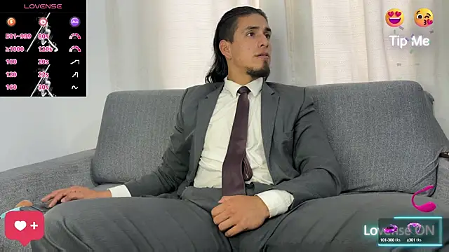 Snapshot of Tom_blunt96 chatting on 11/15/25, 03:52 Tom blunt96 online show from 11/15/25, 03:52