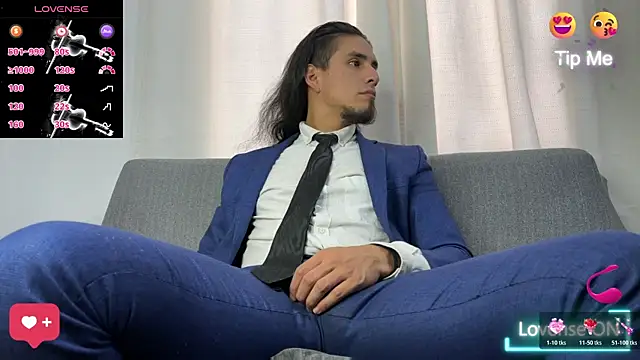 Snapshot of Tom_blunt96 chatting on 11/22/25, 04:39 Tom blunt96 online show from 11/22/25, 04:39