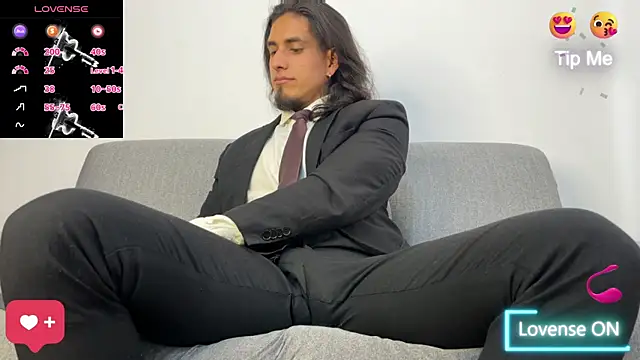 Snapshot of Tom_blunt96 chatting on 12/03/25, 05:44 Tom blunt96 online show from 12/03/25, 05:44