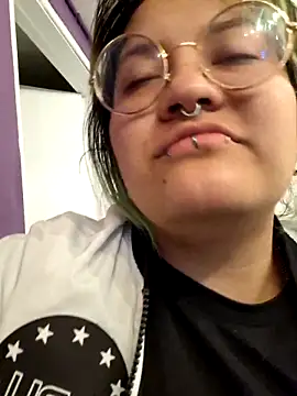 lucky-leah online show from 09/20/25, 03:51