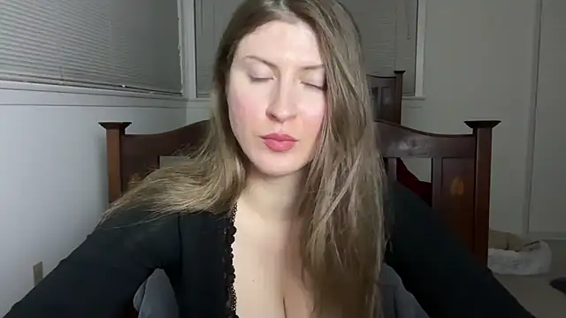 YUMIandbigWOLF online show from 02/09/26, 04:16