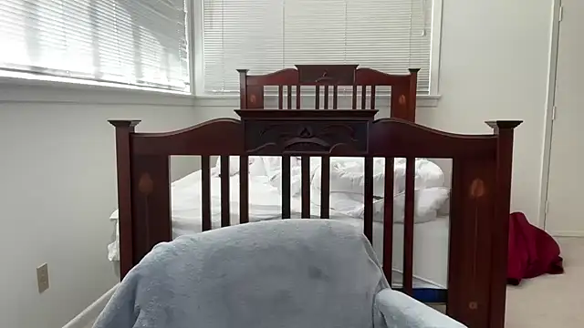 YUMIandbigWOLF online show from 02/23/26, 07:22