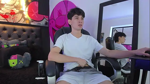 Snapshot of Santi_delacruz chatting on 12/04/24, 01:42 Santi delacruz online show from 12/04/24, 01:42