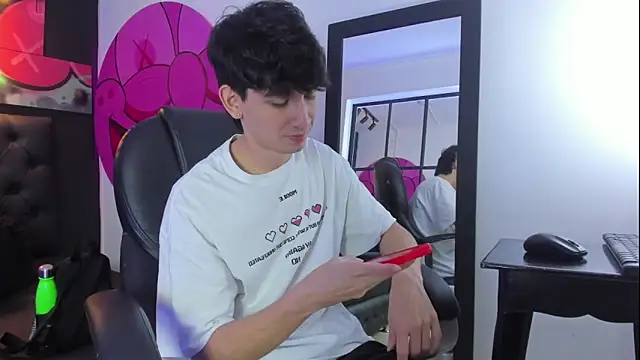 Snapshot of Santi_delacruz chatting on 12/13/24, 02:49 Santi delacruz online show from 12/13/24, 02:49